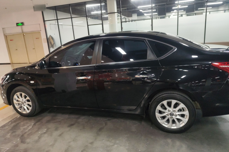 日产 轩逸 2024款 改款二 经典 1.6XE CVT舒适版车身外观4