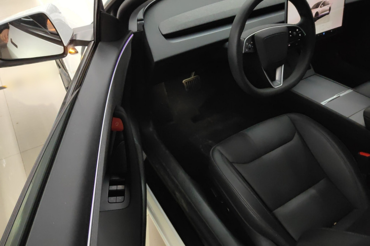 特斯拉 Model 3 2025款 后轮驱动版中控内饰7003