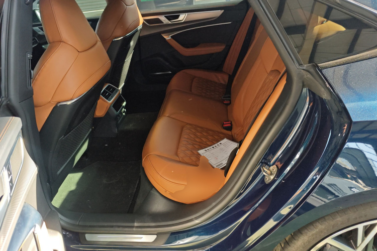 奥迪A7L 2022款 55 TFSI quattro S-line edition one先行版中控内饰7004