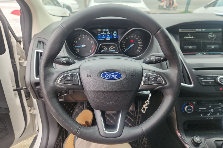 福特 福克斯 2015款 三厢 EcoBoost 180 自动精英型中控内饰13