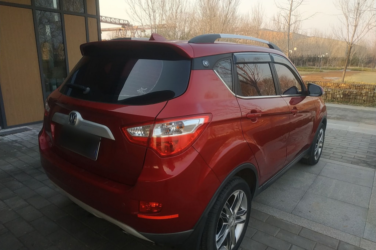 长安CS35 2016款 1.6L 自动豪华型 国V车身外观7