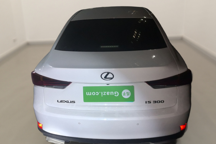 雷克萨斯IS 2017款 300 F SPORT版车身外观6