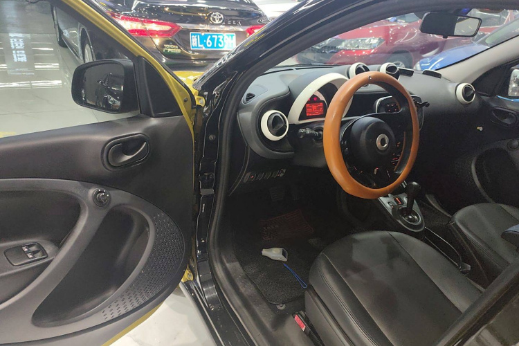 smart forfour 2016款 1.0L 52千瓦灵动版中控内饰20