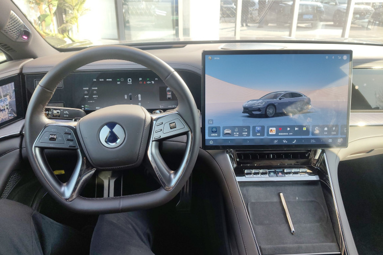 腾势Z9 2024款 1100km 四驱Ultra版中控内饰7003