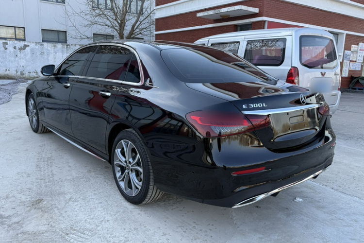 奔驰E级 2021款 E 300 L 运动时尚型车身外观6004