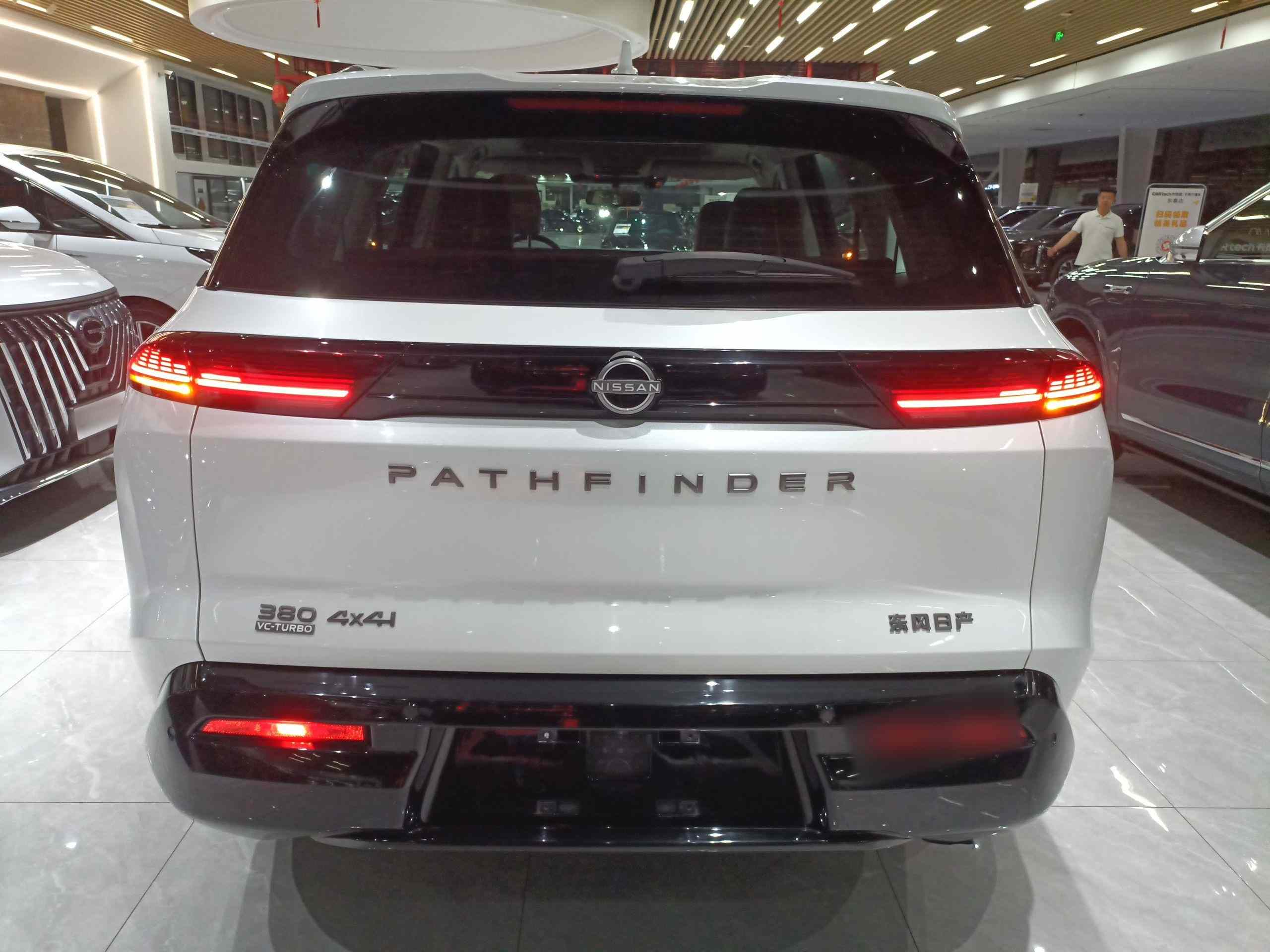 日产 探陆 2024款 380VC-TURBO 四驱智尊版 6座(3)
