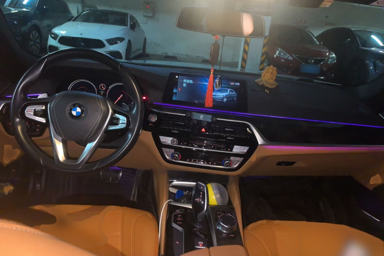 宝马5系 2018款 改款 530Li 领先型 M运动套装中控内饰12