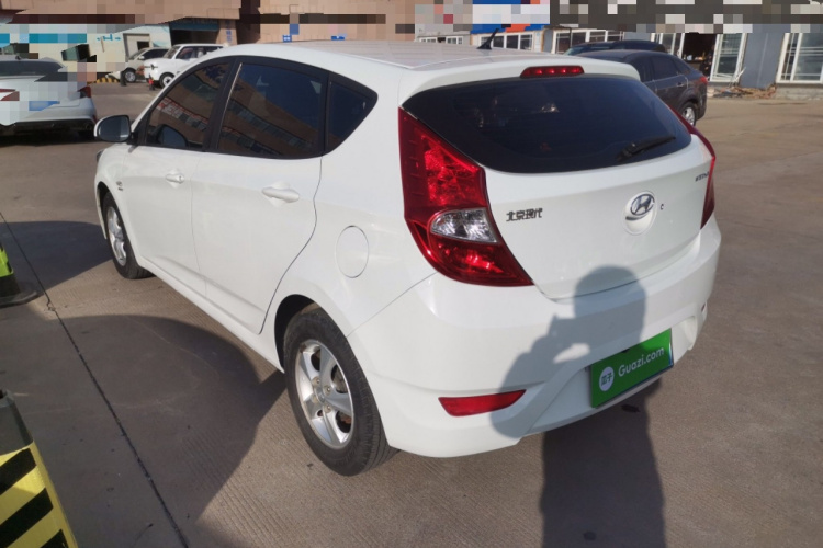 现代 瑞奕 2014款 1.4L 手动GLX车身外观4