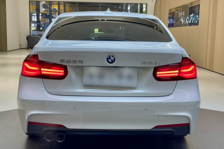 宝马3系 2019款 320i M运动曜夜版车身外观6001