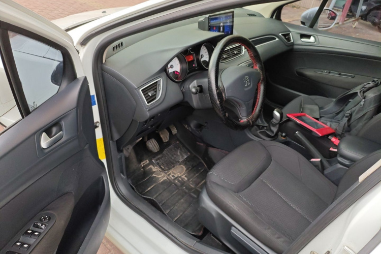 标致308 2014款 乐享版 经典 1.6L 手动优尚型中控内饰20