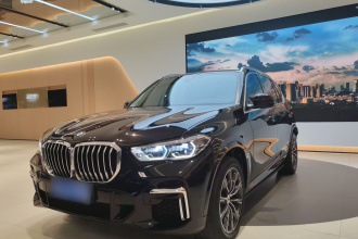 宝马X5 2022款 改款 xDrive 30Li 尊享型M运动套装
