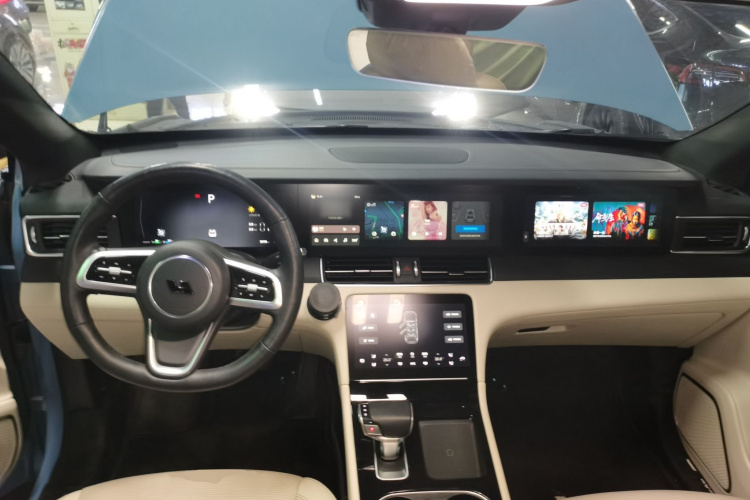 理想汽车 理想ONE 2021款 增程6座版中控内饰12