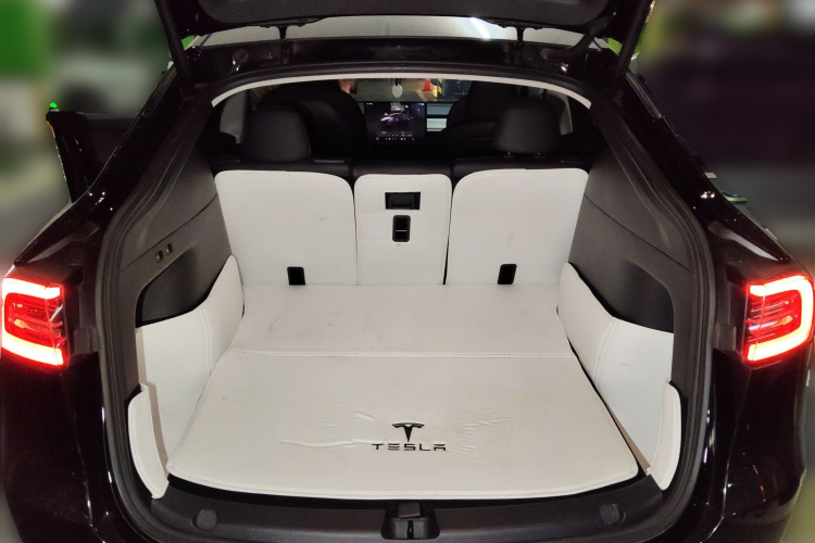 特斯拉 Model Y 2021款 Performance高性能全轮驱动版中控内饰23