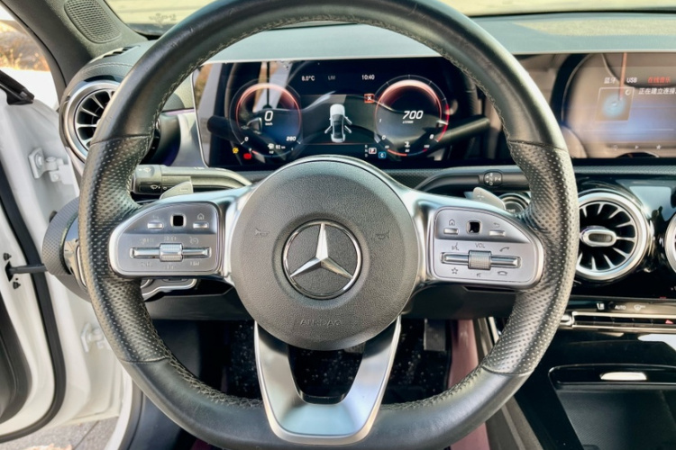 奔驰A级 2020款 A 220 L 4MATIC 运动轿车中控内饰7002
