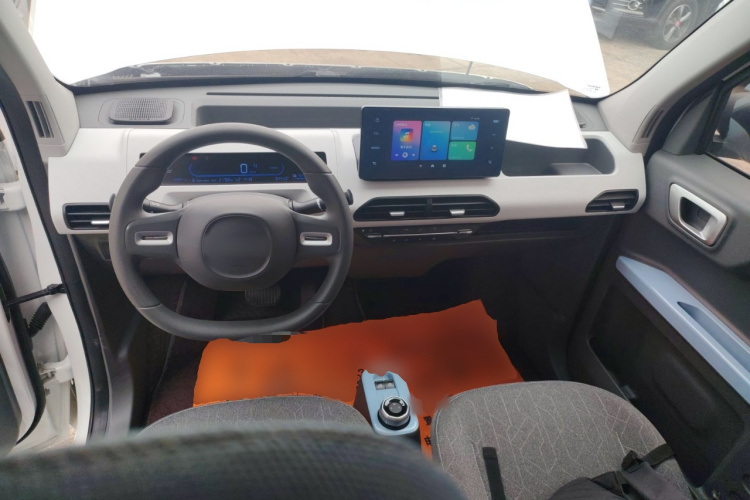 吉利银河 2023款 熊猫mini 120km 超萌熊中控内饰7002