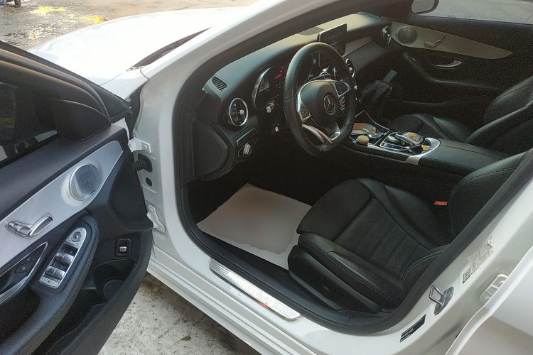 奔驰C级 2018款 C 200 运动版中控内饰20