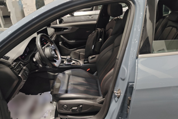 奥迪A4L 2022款 40 TFSI quattro RS套件燃速型中控内饰19