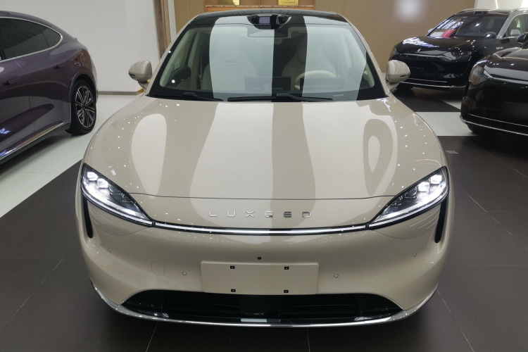 鸿蒙智行 智界R7 2024款 纯电 802km Max车身外观2