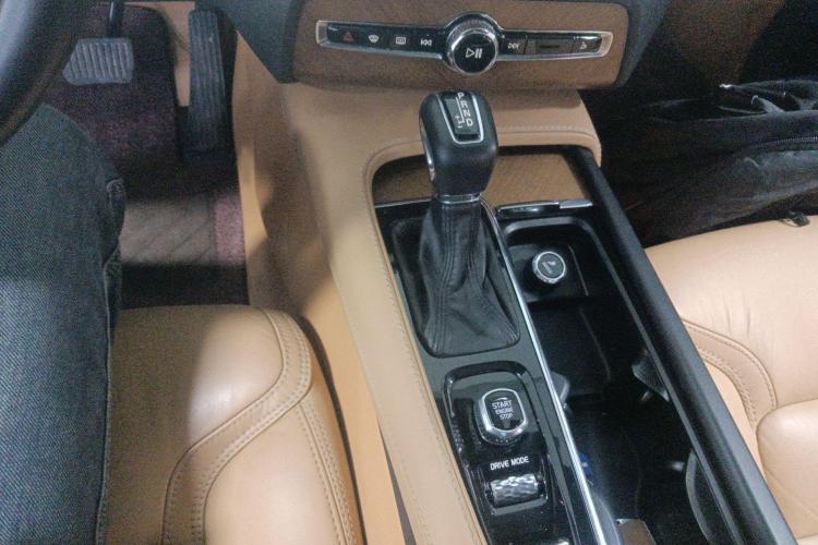 沃尔沃XC90 2018款 T6 智雅版 7座中控内饰18