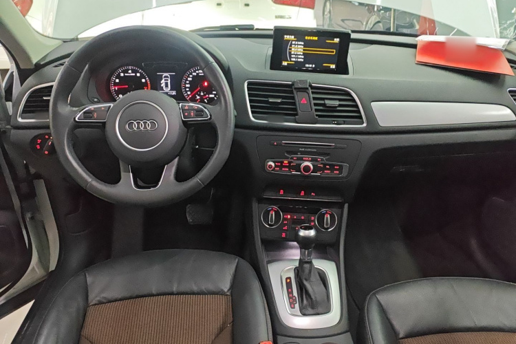 奥迪Q3 2018款 30周年年型 35 TFSI 时尚型中控内饰12