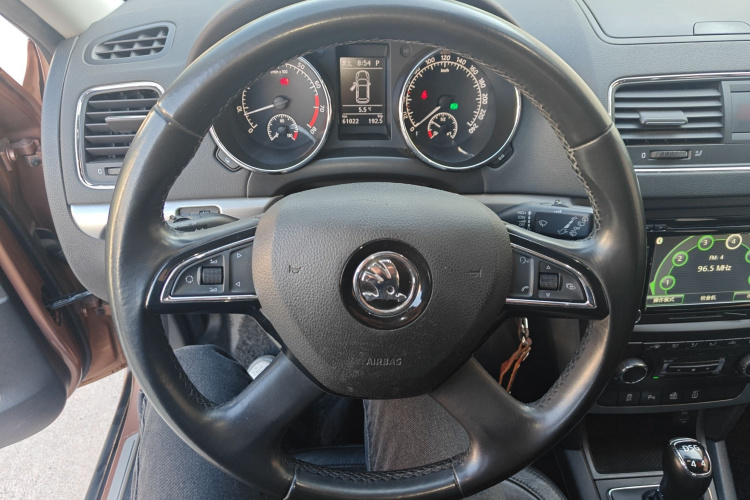 斯柯达 Yeti 2014款 1.8TSI DSG极地版中控内饰13