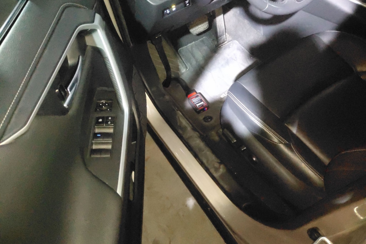 丰田 威兰达 2021款 2.0L CVT两驱豪华版中控内饰7003