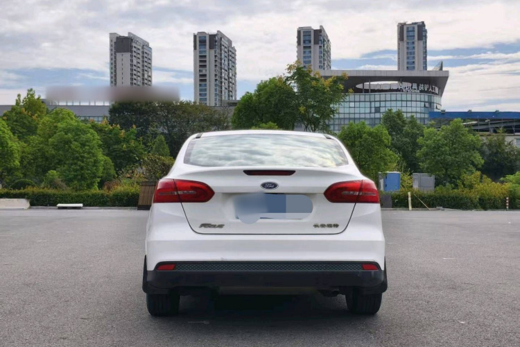 福特 福克斯 2017款 三厢 1.6L 手动舒适型智行版车身外观6004