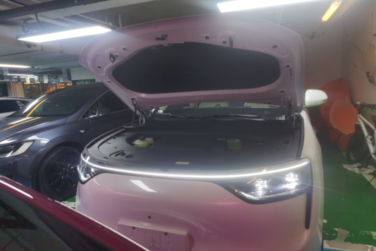 鸿蒙智行 问界M8 2025款 增程 Max+版 53.4kWh 6座版局部细节24