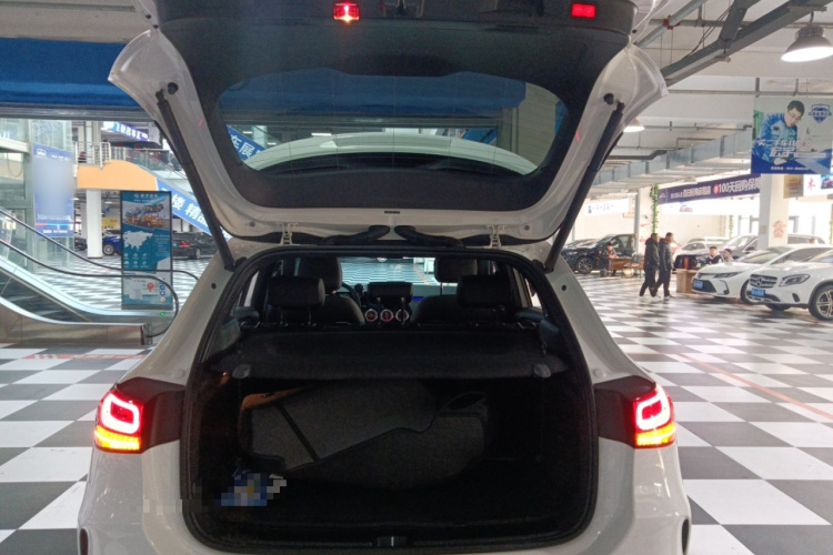 奔驰GLA 2022款 GLA 220 4MATIC机舱底盘23