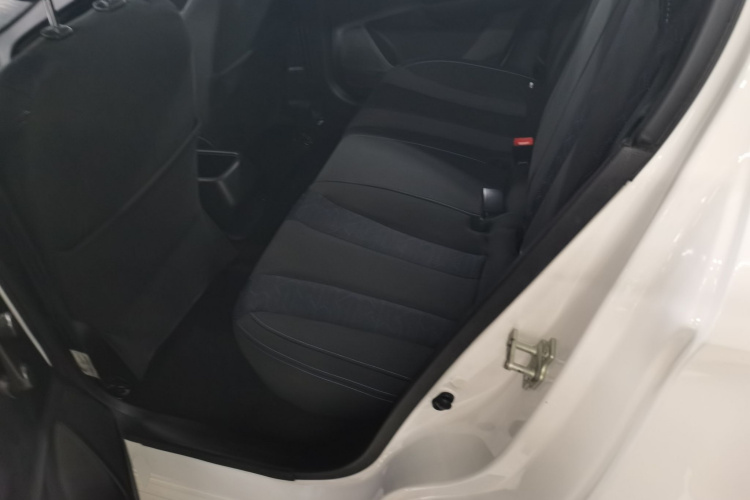 宝骏310 2016款 1.2L 手动超值型中控内饰21