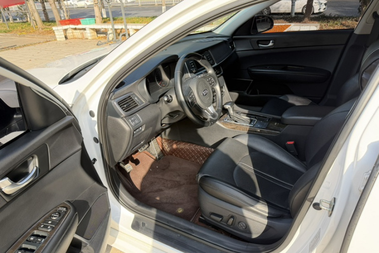 起亚K5 2016款 2.0L 自动LUX中控内饰7002