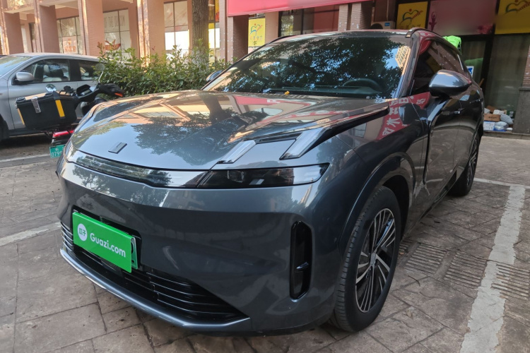 领克08 EM-P 2023款 120km 长续航Halo车身外观1