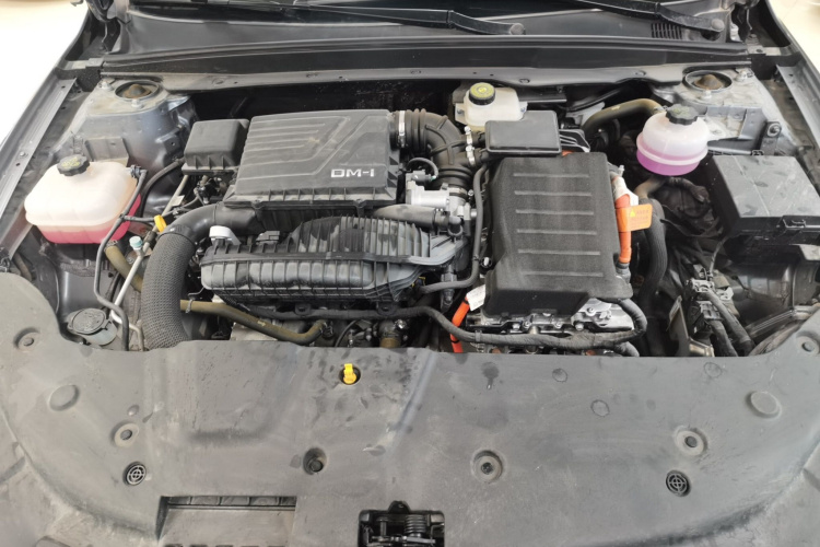 比亚迪 秦PLUS 2024款  荣耀版 DM-i 120KM超越型局部细节24