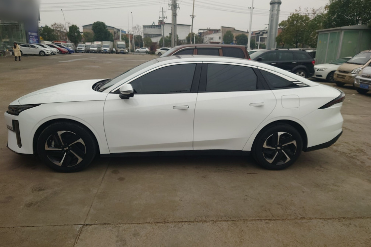 吉利银河 银河L6 2023款 125km 星舰车身外观4