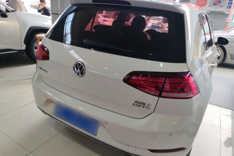 大众 高尔夫 2018款 230TSI 自动舒适型车身外观6