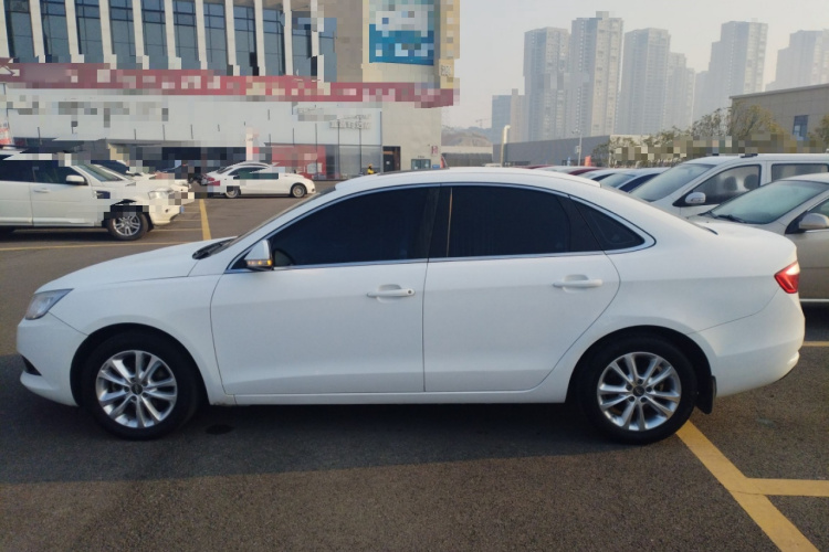 奇瑞 艾瑞泽7 2015款 1.6L 手动致尚版车身外观4