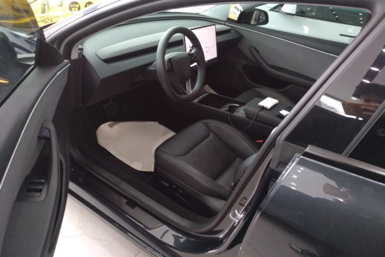 特斯拉 Model 3 2023款 后轮驱动版中控内饰20