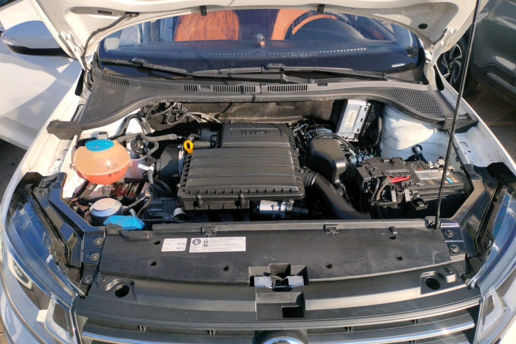 大众 桑塔纳 2019款 1.5L 手动风尚版 国VI机舱底盘24