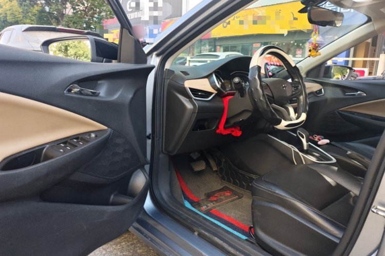 雪佛兰 科沃兹 2020款 Redline 325T 自动欣耀版 国VI中控内饰20