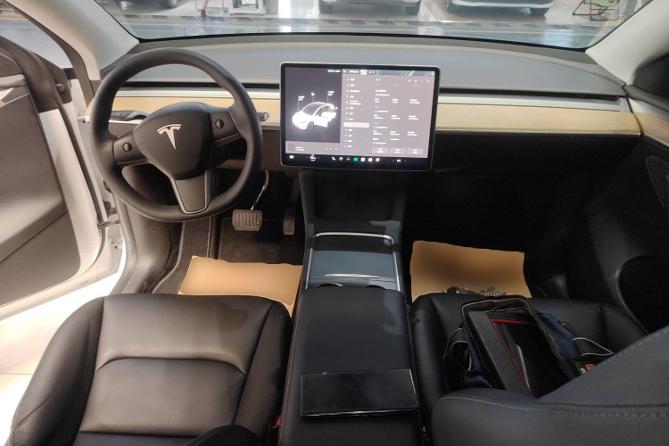 特斯拉 Model Y 2022款 改款 后轮驱动版中控内饰7002