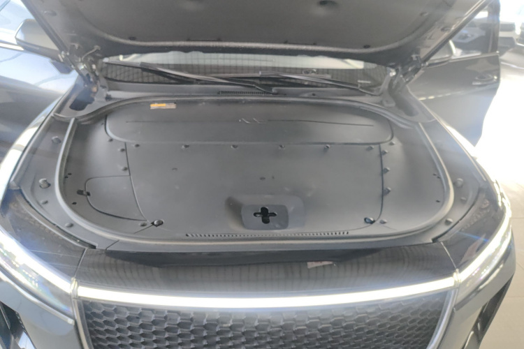 理想汽车 理想ONE 2020款 增程7座版机舱底盘24