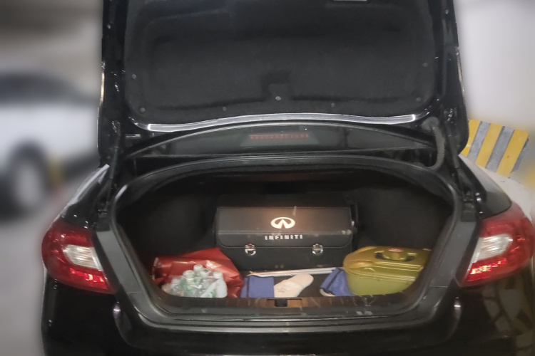 英菲尼迪Q70 2013款 Q70L 2.5L 舒适版中控内饰23