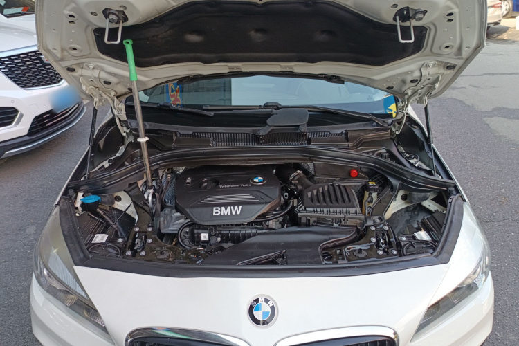 宝马2系多功能旅行车 2015款 218i 领先型机舱底盘24