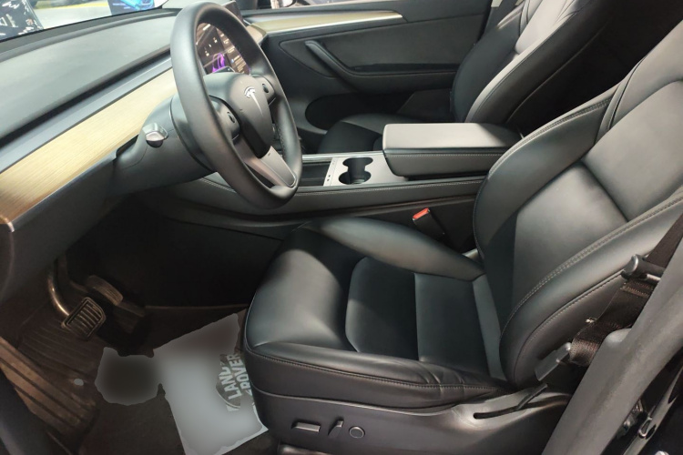 特斯拉 Model Y 2022款 长续航全轮驱动版中控内饰19