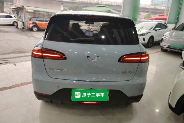 五菱汽车 五菱缤果PLUS 2024款 330km 五座版车身外观6