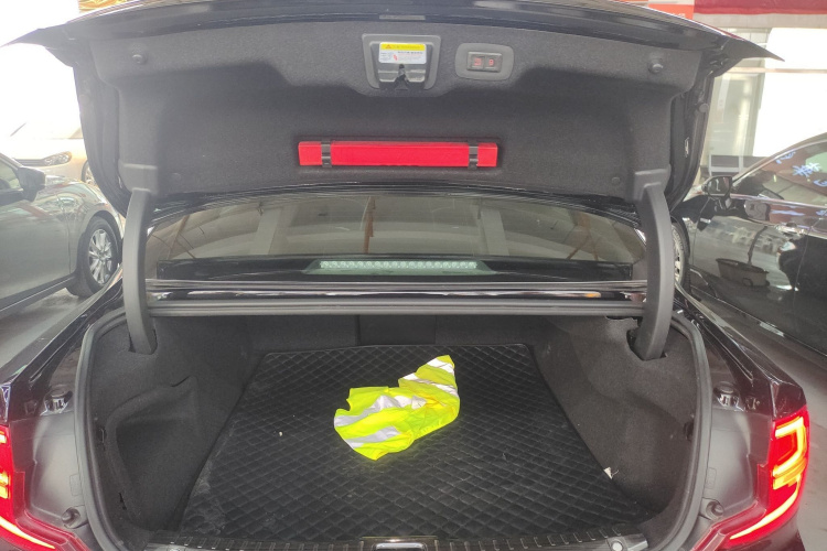 沃尔沃S90 2019款 T5 智远版机舱底盘23
