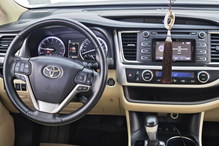 丰田 汉兰达 2018款 2.0T 四驱豪华版 7座 国V中控内饰7009