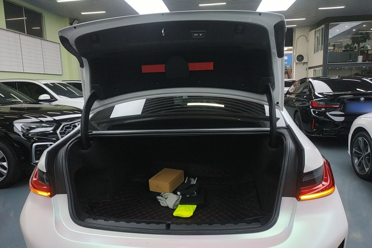 宝马3系 2023款 325Li M运动曜夜套装机舱底盘23