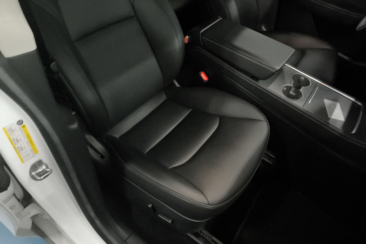 特斯拉 Model Y 2022款 长续航全轮驱动版局部细节41