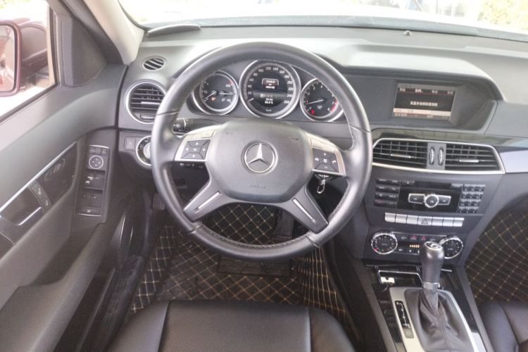 奔驰C级 2013款 C 180 经典型 Grand Edition局部细节13